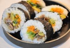 김밥에 꼭 들어가는 이 재료, 위산 과다와 복통 유발합니다 이미지