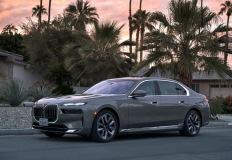BMW, 전기차 생산 5월까지 일시 중단…"미국發 관세 폭풍에 대비?" 이미지