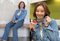 김성령, “58세 맞아?” 세월이 비껴간 데님 여신! 깃털슈즈로 찢은 MZ룩 이미지