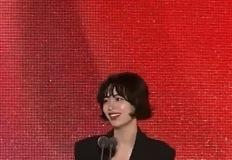 시상식을 런웨이로” 나나, 백상 패션 제대로 찢었다 이미지