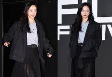 글로벌 스타, 10살 연상 ❤️돌싱 감독과 결혼해 딸까지…여배우, 벨티드 롱스커트룩 이미지