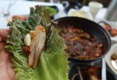 "고깃집에서 상추 좀 더 달라 하니 1500원 내랍니다" 이미지