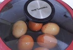 계란 삶을 때 나만 모르면 손해입니다! 평생 유용한 계란 삶기 꿀팁 3가지 이미지