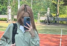 유나, 황금 골반으로 완성한 봄 아웃도어룩 이미지