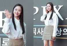 전혜빈, 의사 사모님의 20대 숙녀 패션! 화이트 타이 셔츠로 끝 미니멀 나들이룩 이미지