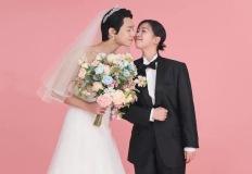 배우 부부 탄생! 신랑이 웨딩드레스, 신부가 양복입은 8년 연애 커플 이미지