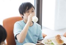 "공복에 마시면 더 좋다" 아침에 마시는 '우유 한잔'의 효능 3 이미지