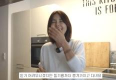55세 신애라, "50kg대 변함 없어" 다 먹는 대신 '이것' 챙겨 다녀 이미지