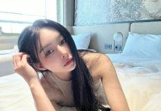 한초임, 오후 4시 숙소에서 민소매 여신미 폭발 이미지