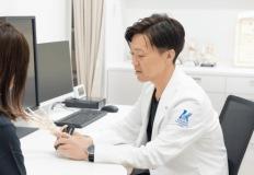 자기 전 "이 음식만 피해도 뼈건강 10년 지킵니다" 꼭 피하세요 이미지