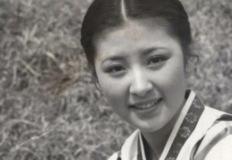 "64살이라고?".. 웬만한 30대 여배우보다 예쁘다는 연예인 정체 이미지