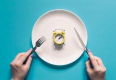 ‘굶으면 빠진다’는 이제 옛말, 오히려 살이 찌는 이유 이미지