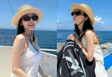 산다라박, 고향 필리핀에서 보트 낭만 제대로! 페도라햇에 민소매 원피스 핫섬머룩 이미지
