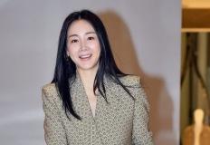 반백살 50살 최지우 놀라운 수트핏 근황 이미지