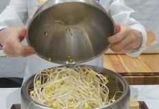 콩나물 비린내 없이 맛있게 삶는 가장 간단한 팁 이미지