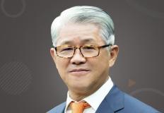 최신원, SK㈜ 지분 모두 팔았다…남은 건 재판뿐? 이미지