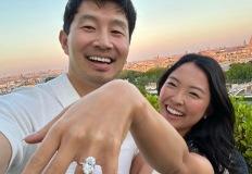 마블 배우 사로잡은 미모의 약혼자 이미지