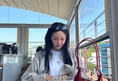 효민, 결혼 후 더 예뻐졌네…셔츠 하나로 화보컷 완성 이미지