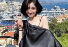 "볼륨감이 남다르다" 박지현이 198만원으로 완성한 실크 블라우스 지중해룩 이미지