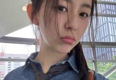 "데일리룩 고민 끝!" 박지후가 선택한 '랄프로렌 데님 셔츠'의 정석 이미지