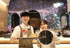 굿 이브닝 이벤트 더 오래 즐겨요! 스타벅스, 매장 운영 시간 22시까지 확대한다 이미지