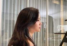 홍화연, 청순미 폭발한 화이트 슬리브리스 룩 이미지
