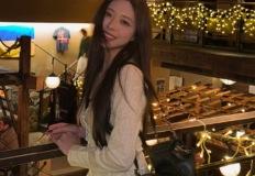 “이래서 잘록한 허리가 돋보였구나” 있지 유나, 레이스 블라우스로 완성한 데일리룩 화제 이미지