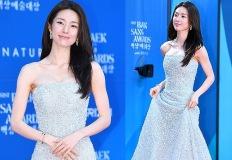성형외과 집안에 서양화 전공까지…‘이대 여신’ 여배우, 눈부신 실버빛 튜브톱 드레스룩 이미지