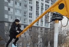 요즘 최첨단 놀이터 시소 근황.gif 이미지