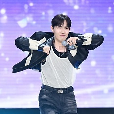 김재환,'상큼한 미소 날리며 안무' [사진]