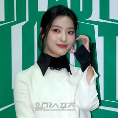 [포토]프로미스나인 이새롬, 청정 하늘같은 미소