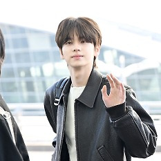 투어스 신유 ‘중국 다녀올게요~’[포토엔HD]