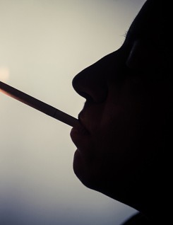 담배 나가서 피우는데 뭐가 문제? 비흡연자 ‘이것’ 위험