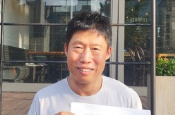 300만 돌파 감사 인증샷(홍보사 제공)