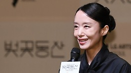 '韓의 메릴 스트립' 전도연, '벚꽃동산'으로 27년 만에 연극 무대 