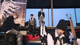 TXT 미니 6집, 美 '빌보드 200' 2주 연속 상위권