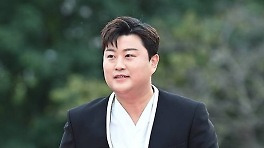 김호중 유흥주점에 유명 개그맨도 동석…경찰 조사 예정
