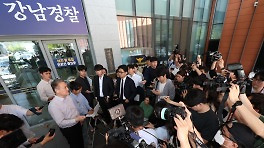 '음주 뺑소니' 김호중, 취재진 피했다…경찰 비공개 출석 