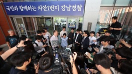'음주 뺑소니' 김호중, 취재진 피해 경찰 비공개 출석