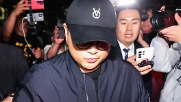 김호중은 ‘특혜출석’->‘귀가거부’, 강남경찰서는 취재진에게 김밥돌려, 왜?