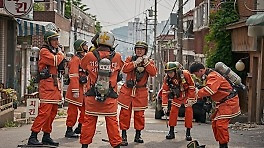 '소방관', 2일 연속 흥행 1위! 전날보다 관객 늘어