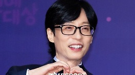 '국민 MC' 유재석, 4년 만에 'KBS 연예대상' 참석... 상 받을까