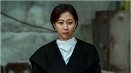 염정아 VS 염정아,  월화 밤 대결...시청자는 몰입할 수 있을까