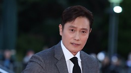 '어쩔수가없다' 美골든글로브 외국어작품상 후보…이병헌 주연상 노미