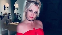 브리트니, 피트니스 인플루언서와 멕시코서 휴가.. 아기띠는 왜?