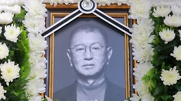 故전유성, 'MBC 방송연예대상' 공로상..김신영 대리 수상