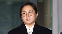 박나래, 8시간 첫 피의자 조사 