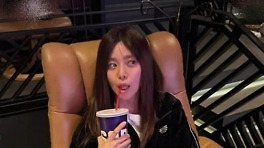 이영은 '왕과 사는 남자' 관람 인증, '매너 구설수'