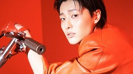 우즈, 데뷔 13년만의 감격…첫 정규앨범 '아카이브. 1' 음원차트 강타