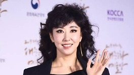 김완선, 검찰에 불구속 송치…1인 기획사 미등록 운영 혐의